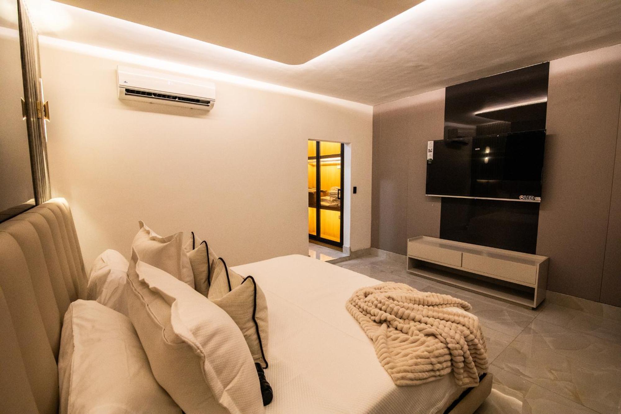 סנטיאגו דה לוס קבאלרוס Lovera Hotel מראה חיצוני תמונה
