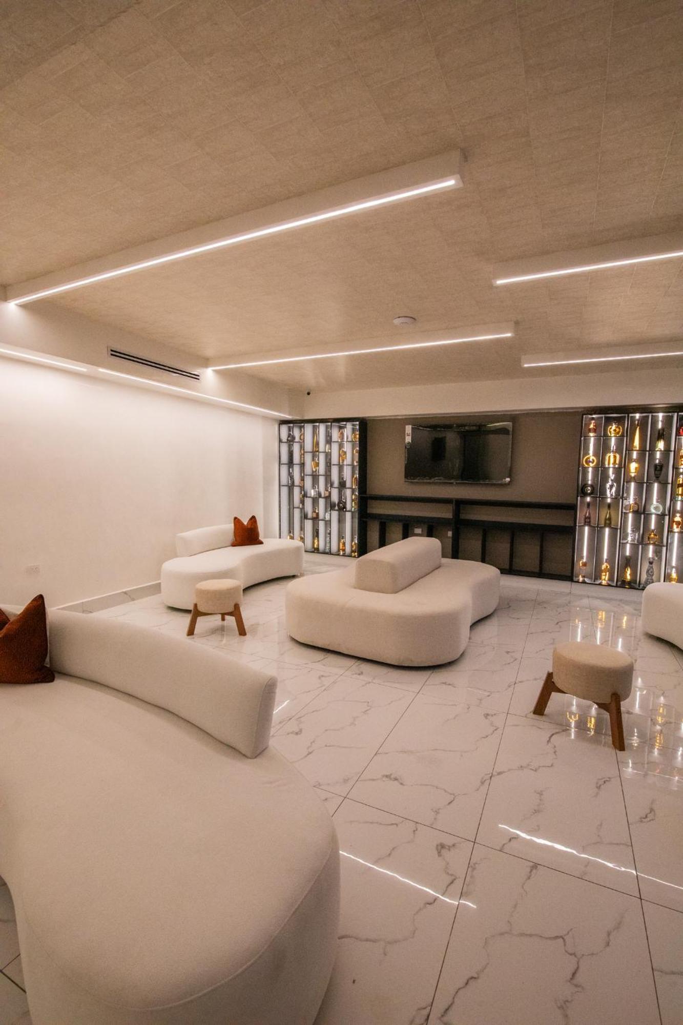 סנטיאגו דה לוס קבאלרוס Lovera Hotel מראה חיצוני תמונה