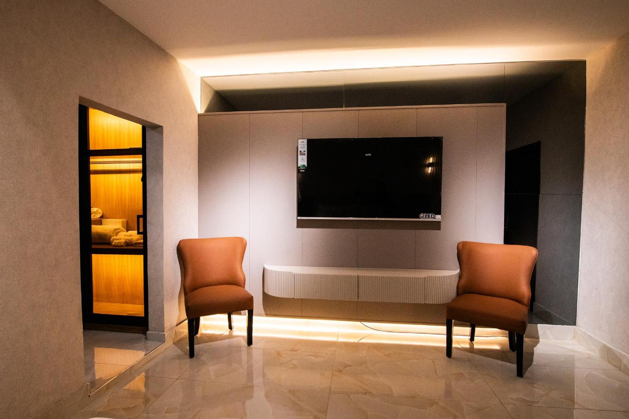 סנטיאגו דה לוס קבאלרוס Lovera Hotel מראה חיצוני תמונה