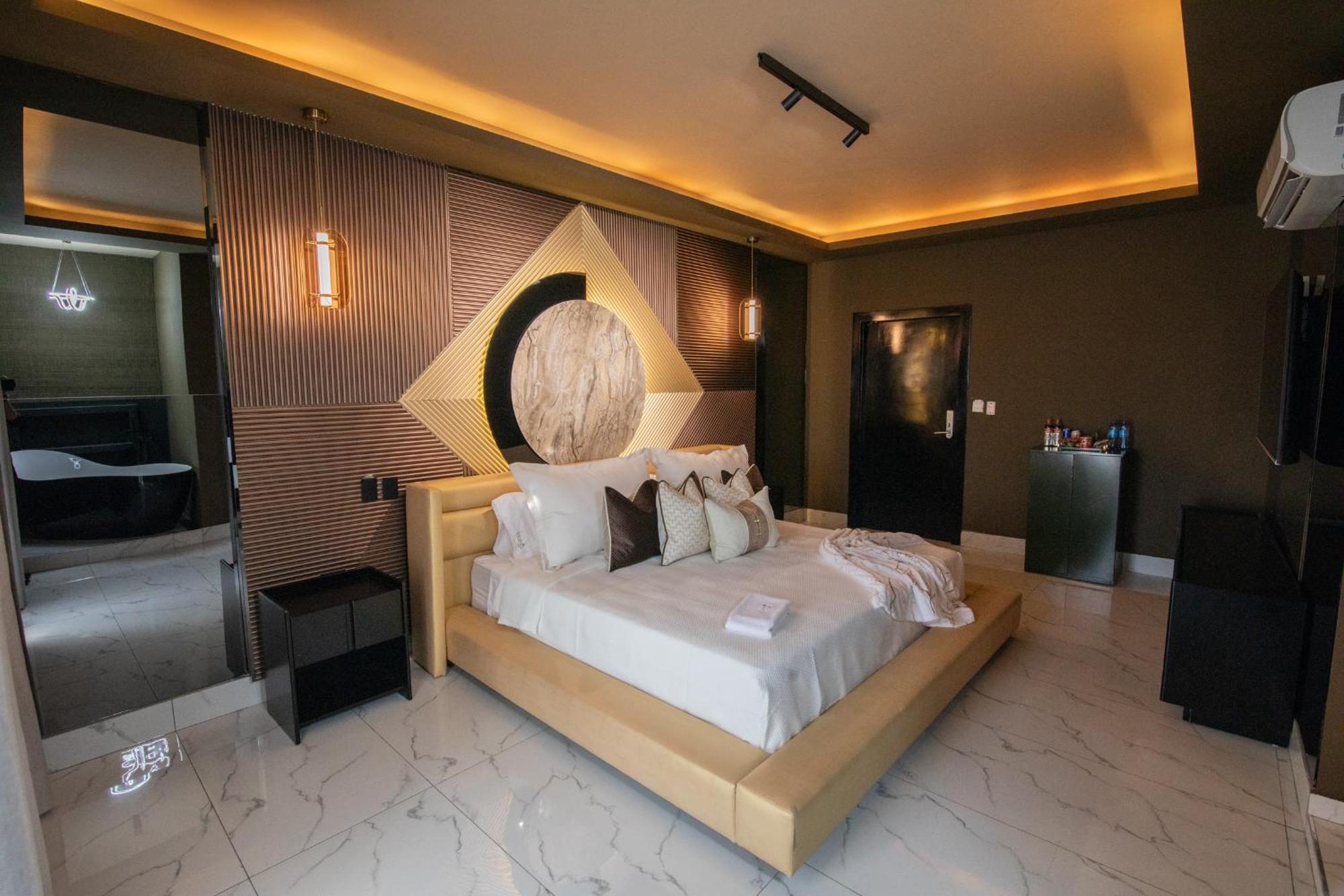 סנטיאגו דה לוס קבאלרוס Lovera Hotel מראה חיצוני תמונה