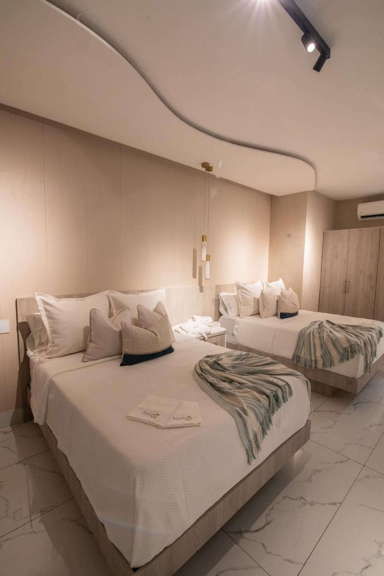 סנטיאגו דה לוס קבאלרוס Lovera Hotel מראה חיצוני תמונה